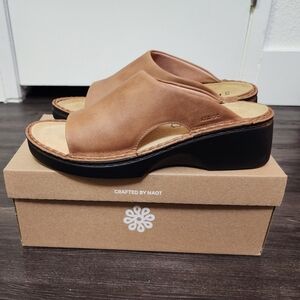 Naot Rome NEW Chunky Heeled Mule Sandal Latte Brown Leather Size 40 Women's 9